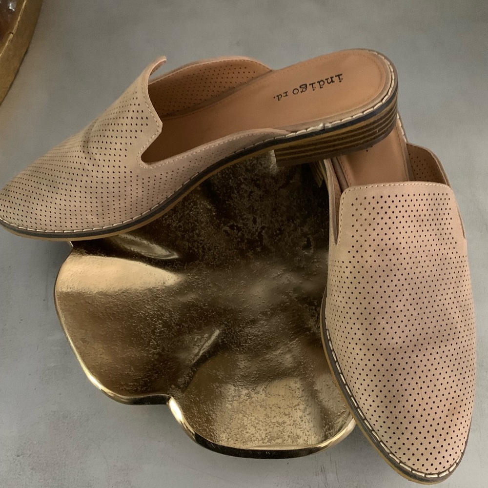 INDIGO RD PERFORATED FLAT MULES SZ 9